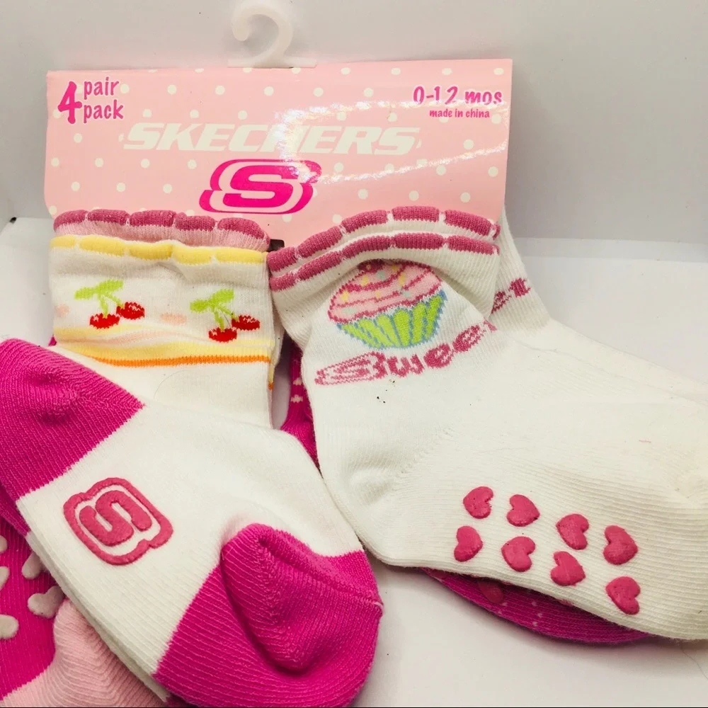 Plaque teddy bear & 4 pr.Socks 0-12 months!5 pc